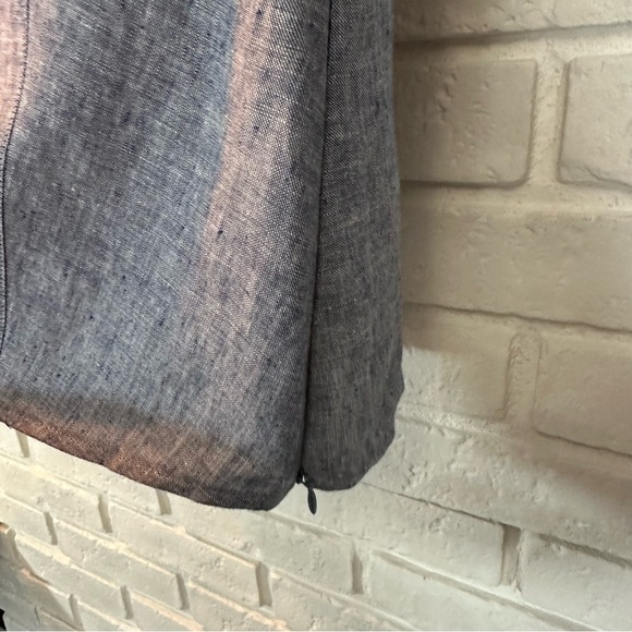 Sleeveless linen-like fabric top with side zipper and cute fold-detail neckline - Picture 3 of 12